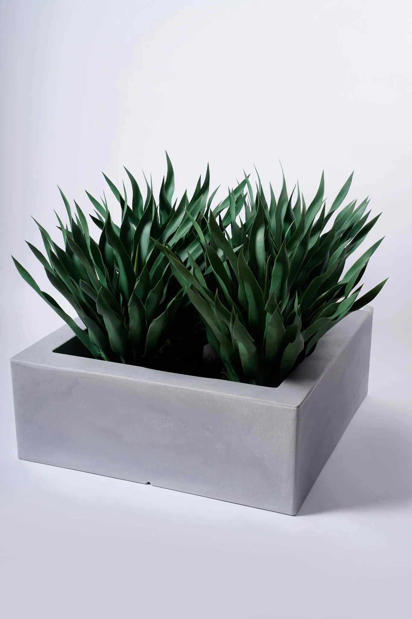 32" PLANTER CUBO - CEMENT