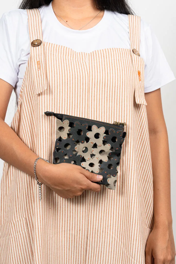 The Daisy Interlocking Leather Clutch Small Grey